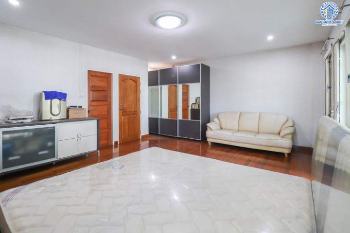 *****ทาวน์เฮ้าส์ 3 ชั้น มือสอง พร้อมอยู่ ม.ศุภารมย์ แจ้งวัฒนะ-ปากเกร็ด หลังมุม เนื้อที่ 31.4 ตร.ว. ฟังก์ชัน 3 ห้องนอน 3 ห้องน้ำ  2 ที่จอดรถพื้นที่ใช้สอย 200 ตร.ม. แถมฟรี เครื่องปรับอากาศ 4 เครื่อง, เครื่องทำน้ำอุ่น 3 เครื่อง และ เครื่องดูดควัน 1 เครื่อง บนทำเลดีที่สุด! เชื่อมต่อถนนหลายเส้น ใกล้เซ็นทรัลแจ้งวัฒนะ ทางด่วน "แจ้งวัฒนะ" และเมืองทองธานี